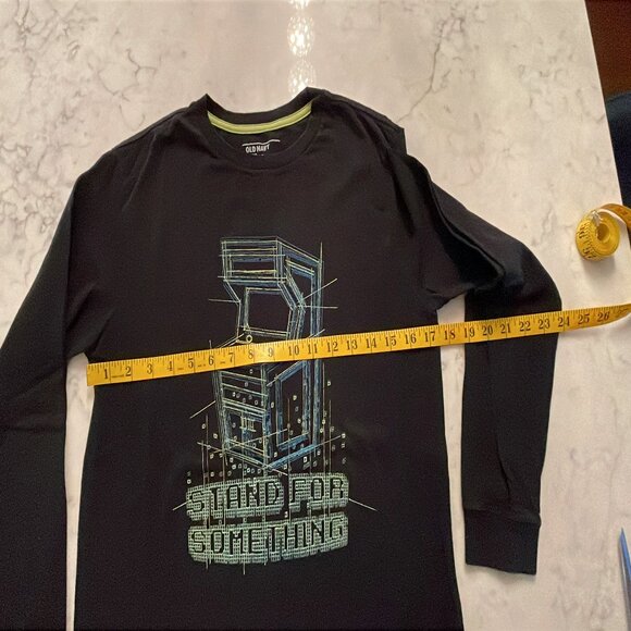 Old navy long sleeve T-shirt kids  size (14-16) X large Retro Black Graphic Vid - Picture 6 of 7